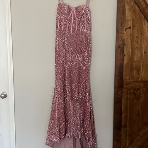 Sequin trumpet style wedding gown size 16